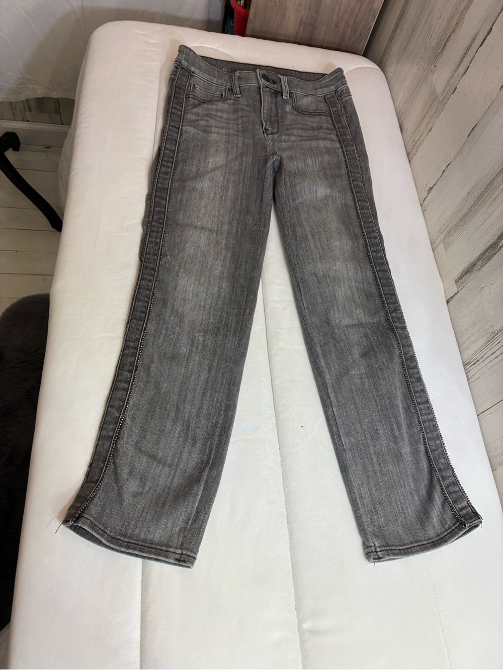 White House Black Market Women’s black washed  gray Straight-Leg Jeans Sz 0
